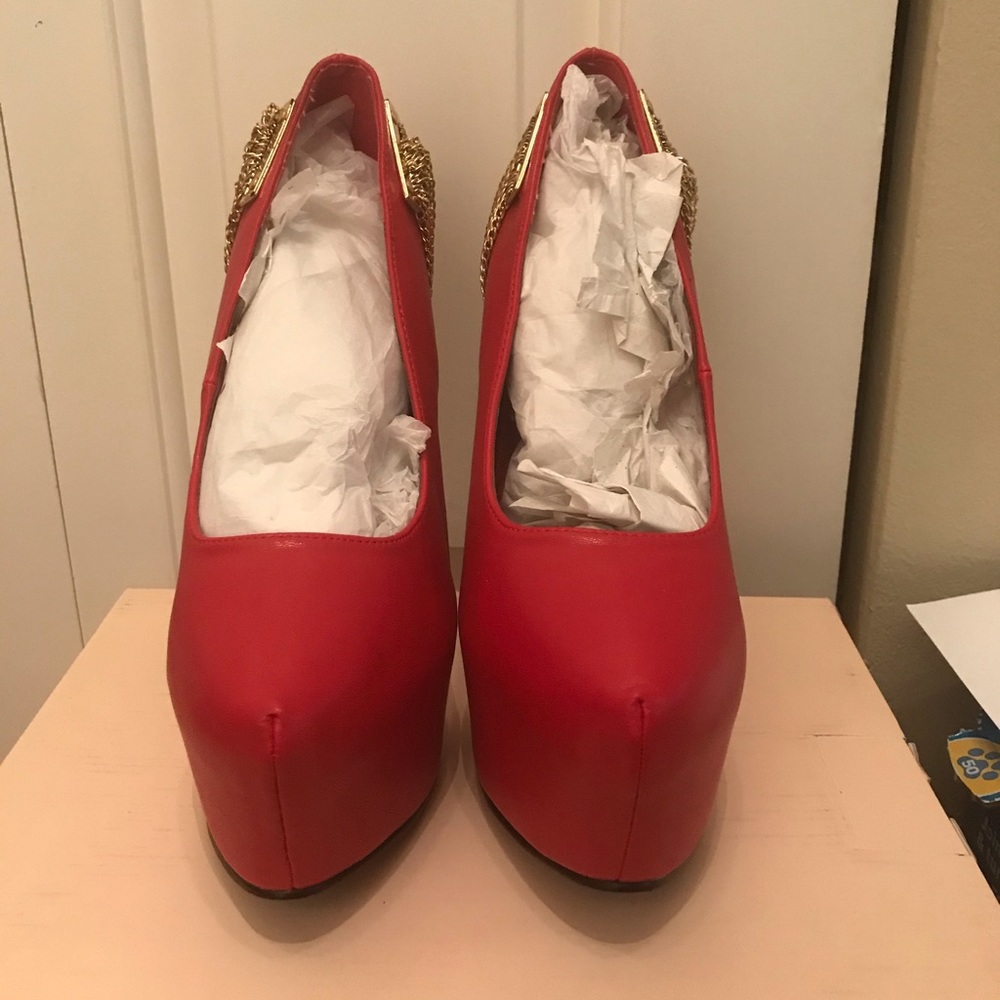Red pump